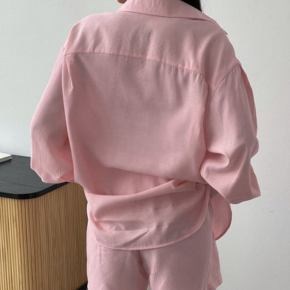 Chemisier décontracté à manches courtes pour femmes avec coupe surdimensionnée et poche poitrine Chic und Stil