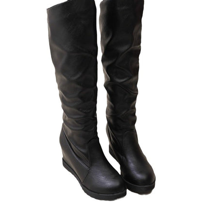 Bottes longues pour femmes avec un bel effet de fronces et un élégant talon bloc Chic und Stil
