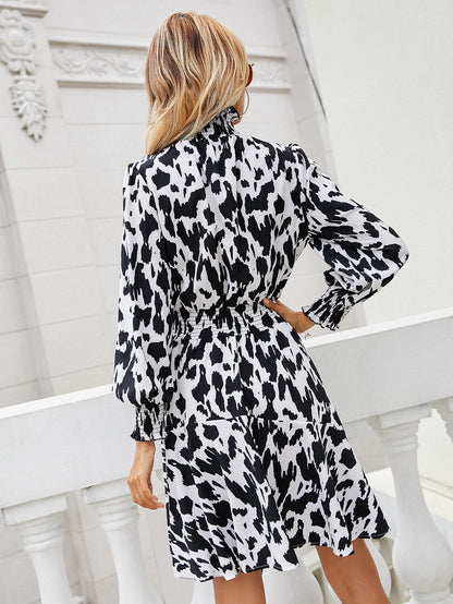Robe pour femmes avec col montant et cordon de taille élastique Chic und Stil