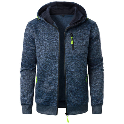 Veste à capuche sportive pour hommes avec un design structurel innovant et des poches pratiques Chic und Stil