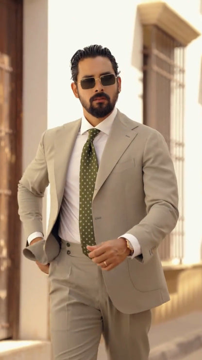 Costume élégant pour hommes au design moderne avec des détails stylés Chic und Stil