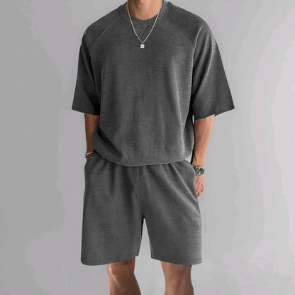 Costume de sport confortable pour hommes avec des manches larges et une taille élastique Chic und Stil