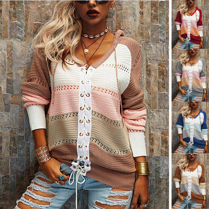 Pull à capuche en grosse maille pour femmes avec un motif de rayures tendance Chic und Stil