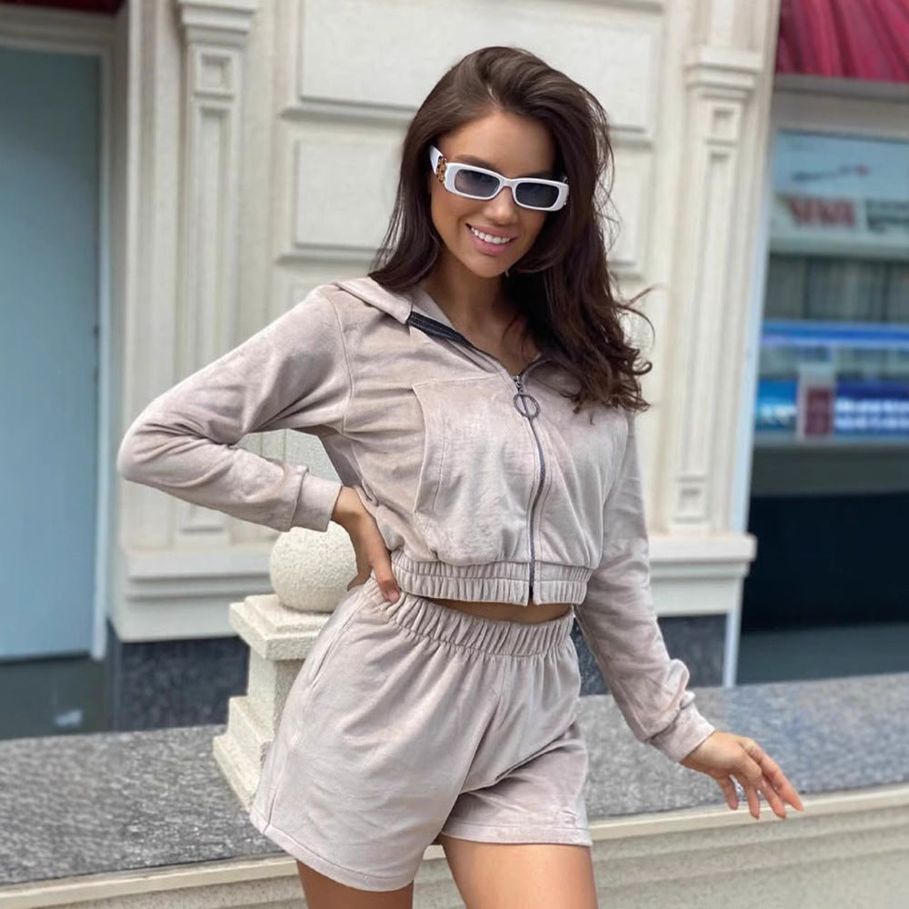 Sweat à capuche féminin tendance avec shorts assortis Chic und Stil