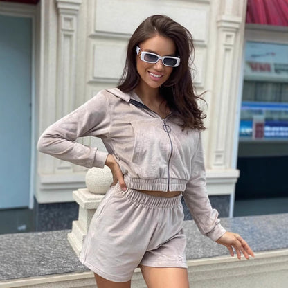 Sweat à capuche féminin tendance avec shorts assortis Chic und Stil