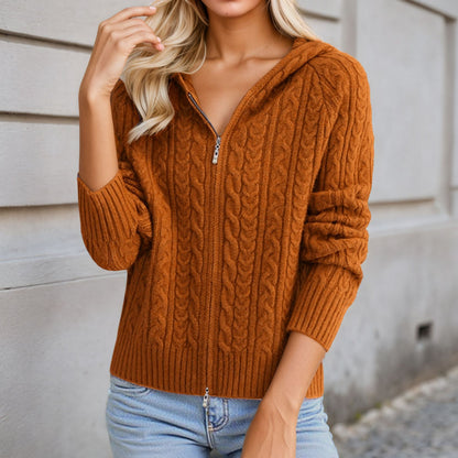 Cardigan pour femmes avec capuche et structure en maille torsadée détaillée Chic und Stil