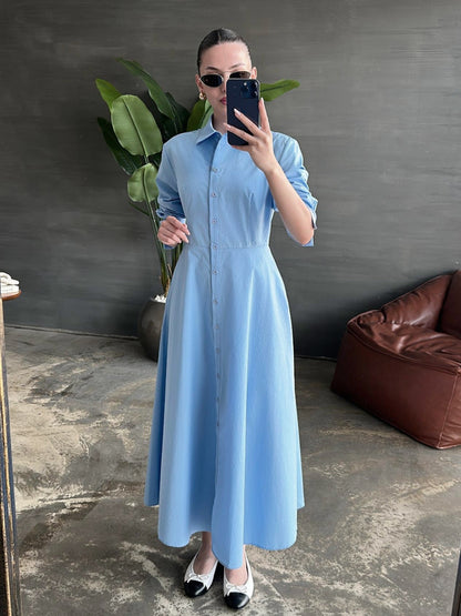 Robe chemise pour femmes avec boutonnière élégante et silhouette cintrée Chic und Stil