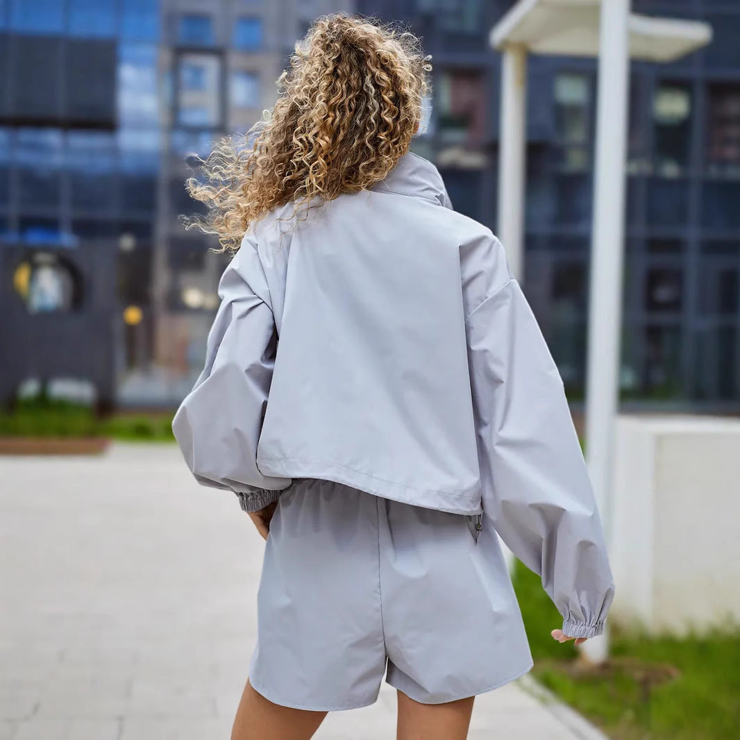 Casual sports jacket for women with voluminous sleeves and matching shorts Chic and Style