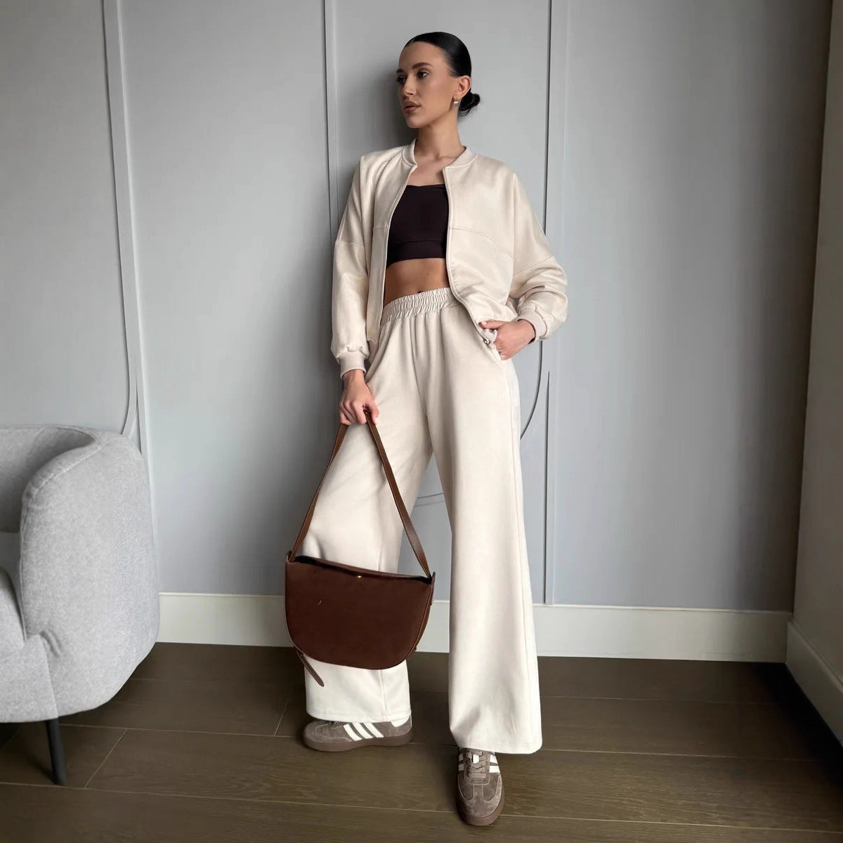 Chic and Style women's sporty lounge set with short jacket and wide pants