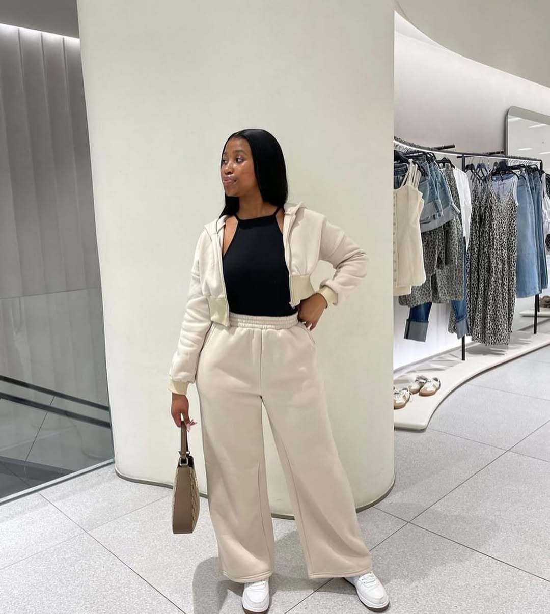 Women leisure jogging set with wide pants and cropped hoodie Chic and Style