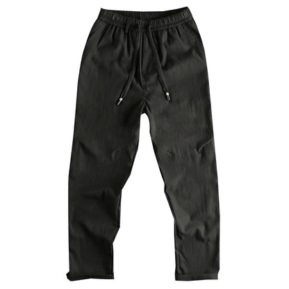 Men's athletic leisure pants with elastic waistband and practical drawstring Chic und Stil