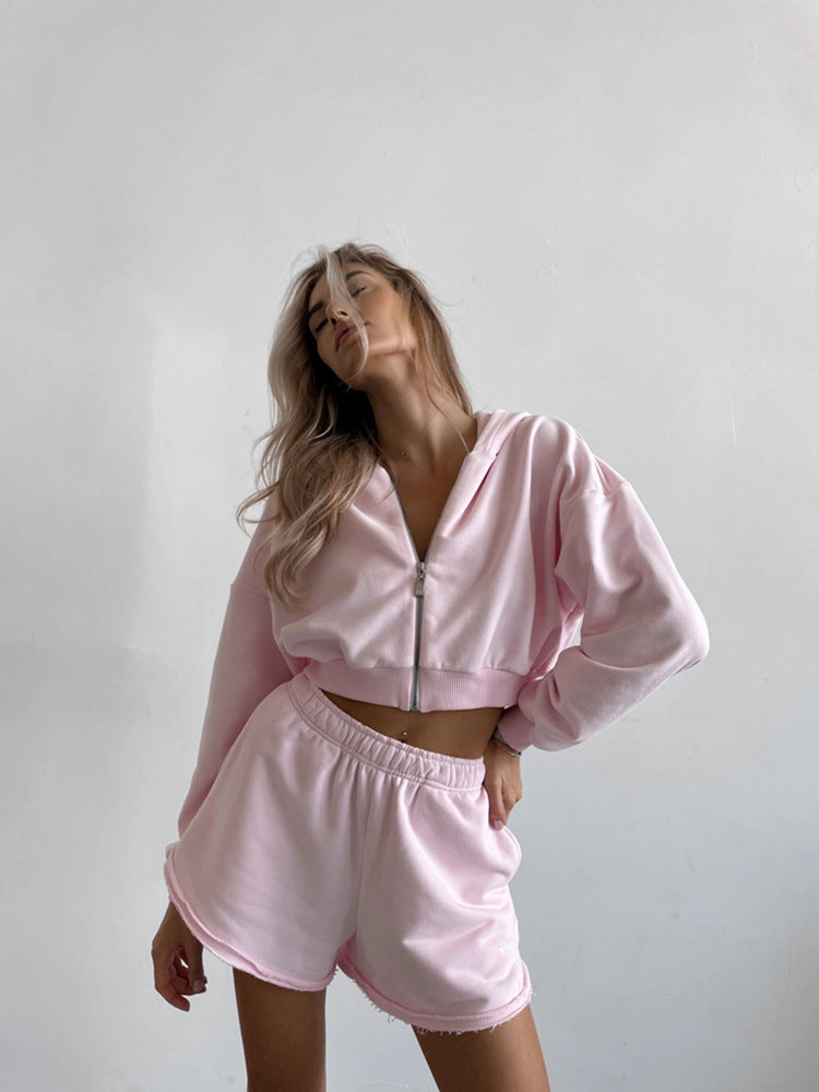 Ensemble de hoodie court et de shorts décontracté pour femmes avec taille élastique Chic und Stil