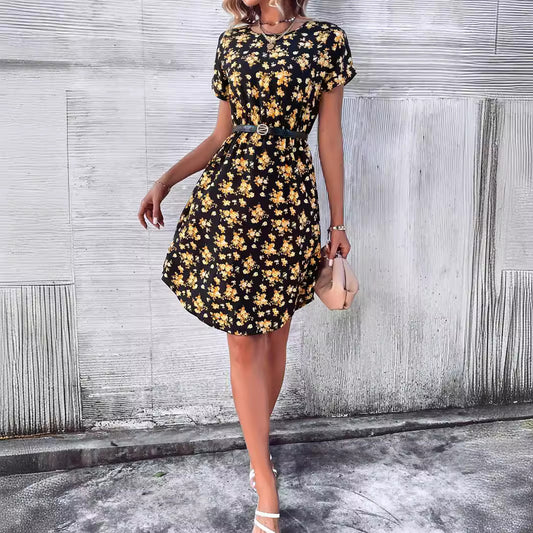 Robe chemise pour dames avec motif floral et ceinture à la taille Chic und Stil