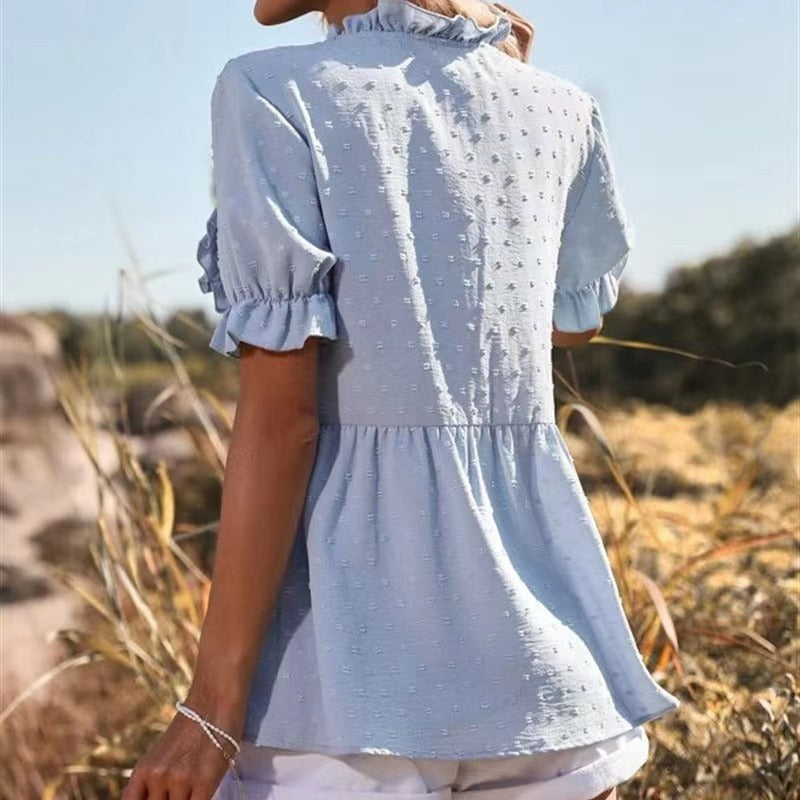 Haut d'été élégante pour femmes avec des détails à volants et décolleté en V Chic und Stil