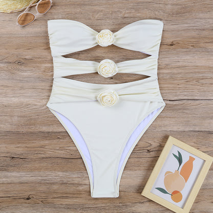 Maillot de bain une pièce pour femmes avec un froncé raffiné et de délicates applications de fleurs Chic und Stil