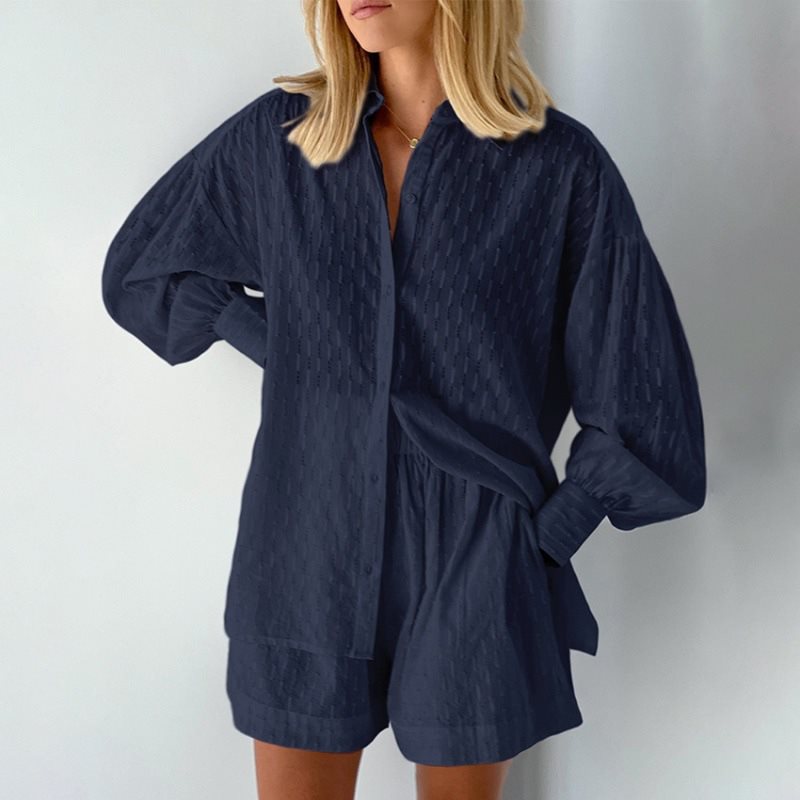 Chemise décontractée oversize pour femmes avec structure et shorts courts Chic und Stil