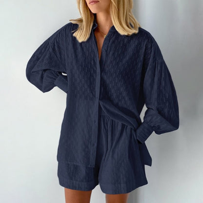 Chemise décontractée oversize pour femmes avec structure et shorts courts Chic und Stil