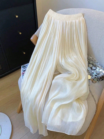 Pleated pants for women with elastic waistband and fluid fit Chic and Style