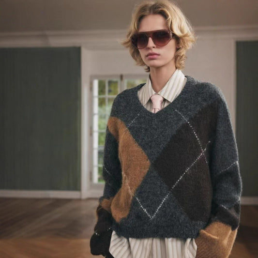 Pull femme à col en V tendance avec motif graphique Chic und Stil
