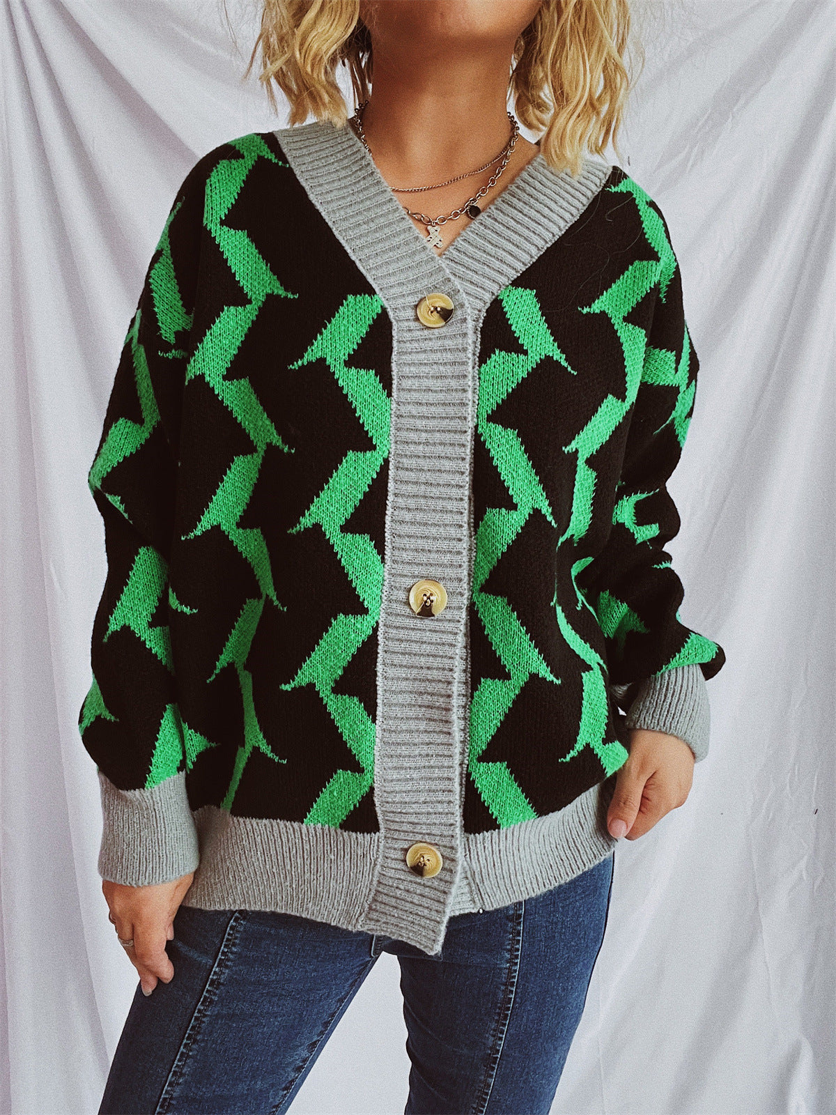 Dames gros tricot cardigan avec motif graphique et détails de boutons de haute qualité Chic und Stil