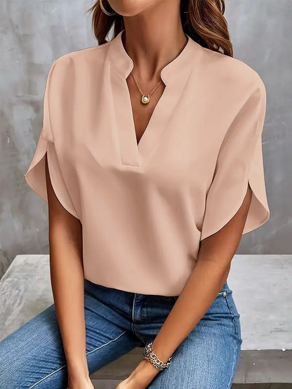 Women's blouse with a relaxed fit and elegant details Chic und Stil