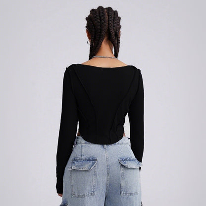 Body à manches longues pour femmes avec décolleté en V plongeant et détails découpés sophistiqués Chic & Stil