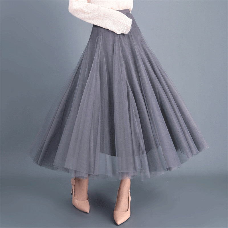 Elegant tulle skirt for women with voluminous cut and elastic waist Chic und Stil