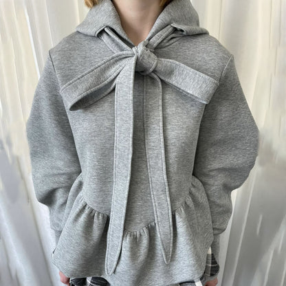 Pull femme avec détail de cravate et volants Chic und Stil