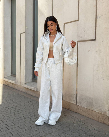 Women's sports leisure set with a trendy cropped hoodie and chic wide-leg pants.