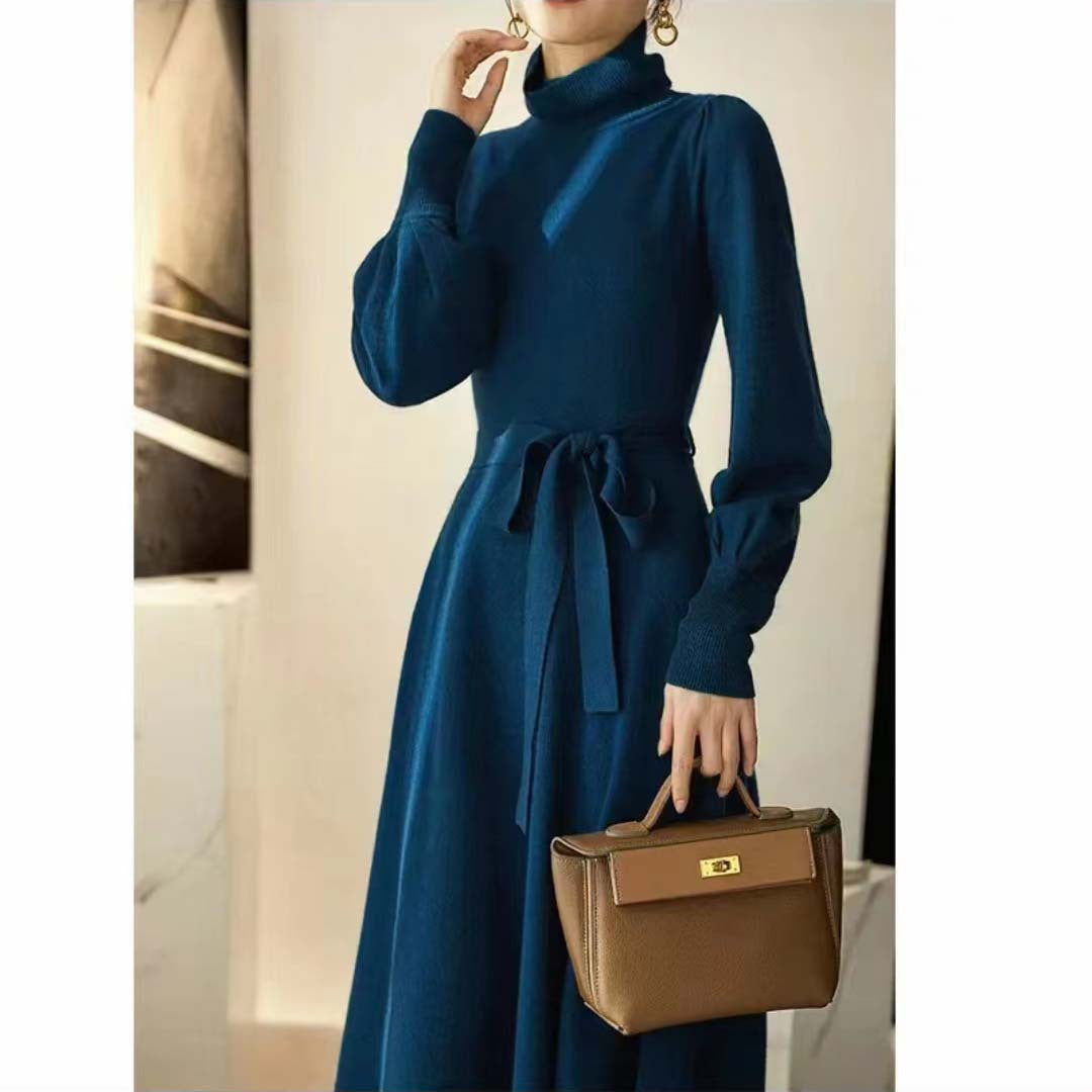 Robe en tricot pour femmes avec col haut et ceinture à la taille Chic und Stil