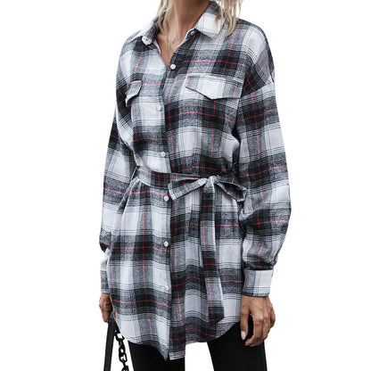 Robe chemise à carreaux pour femmes avec ceinture ajustable et boutonnière Chic und Stil