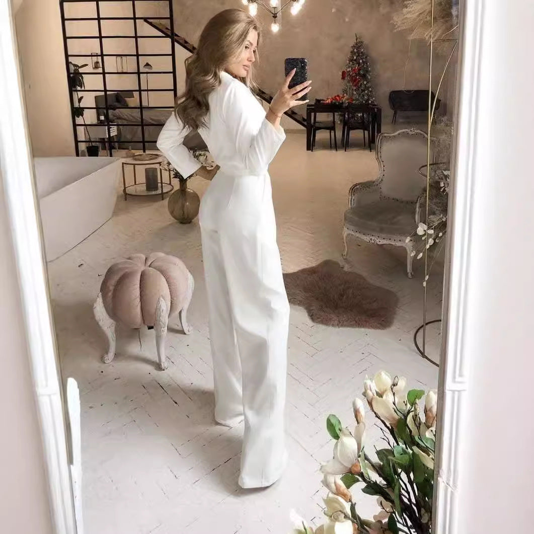 Dames élégant combinaison avec jambe évasée et décolleté en V profond Chic und Stil