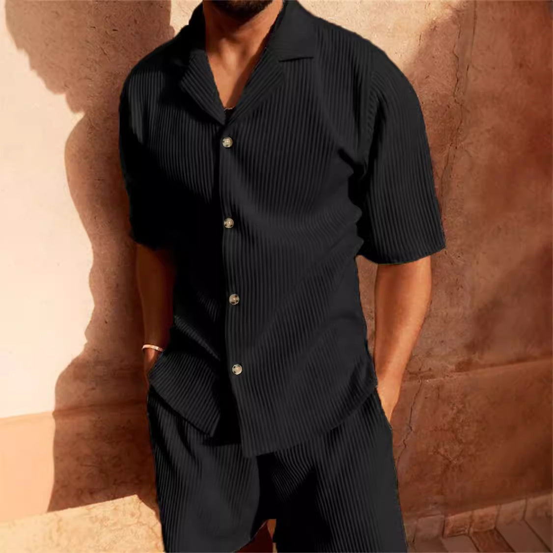 Chemise à manches courtes pour hommes et short avec design structuré Chic und Stil