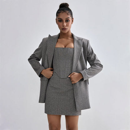 Ensemble blazer-robe pour femmes avec un haut ajusté et une coupe élégante Chic und Stil
