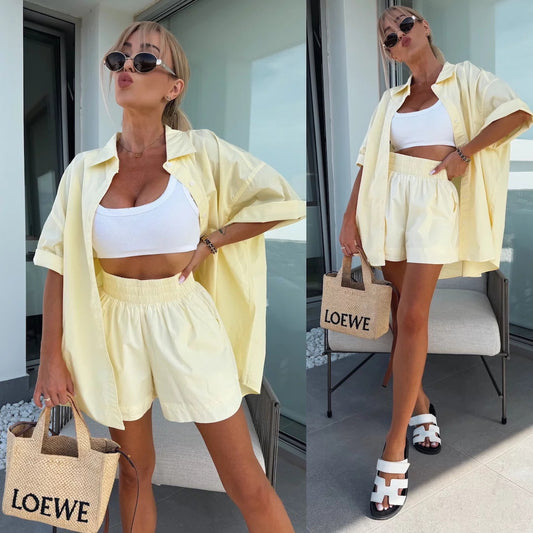 Ensemble de blouse à manches courtes décontractée et de shorts pour femmes Chic und Stil