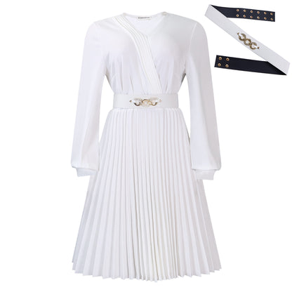 Robe portefeuille plissée pour femmes avec ceinture et élégante broche Chic und Stil