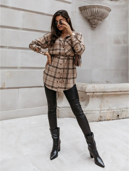Robe chemise à manches longues pour femmes avec ceinture ajustable et design à carreaux tendance Chic und Stil