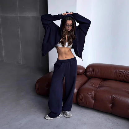 Casual women's hoodie with full zip and comfortable jogger pants Chic and Style