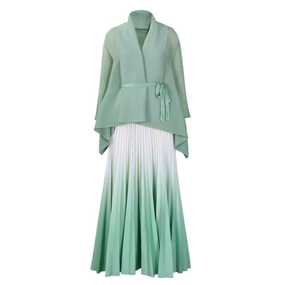 Robe plissée longue pour femmes avec cape et ceinture Chic und Stil