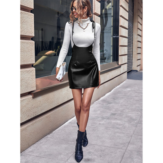 Combinaison mini femme avec design de bretelles croisées et fentes latérales Chic und Stil