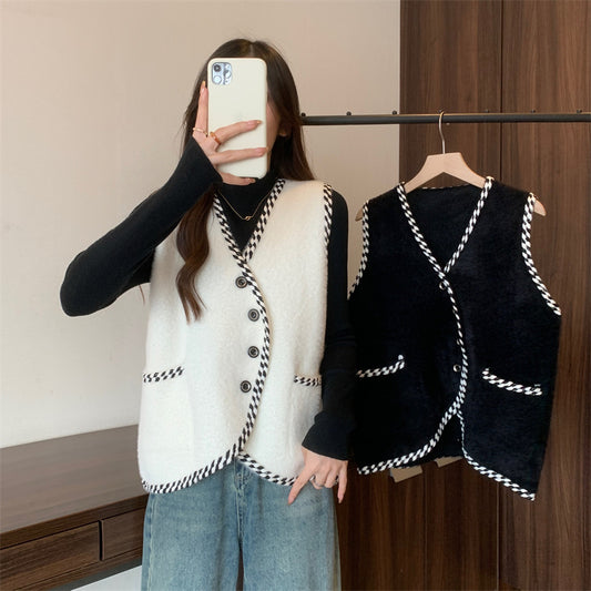 Women's vest with braided accents and button details Chic und Stil