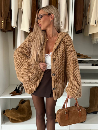 Dames Grand cardigan en tricot avec capuche et fermeture à bouton Chic und Stil