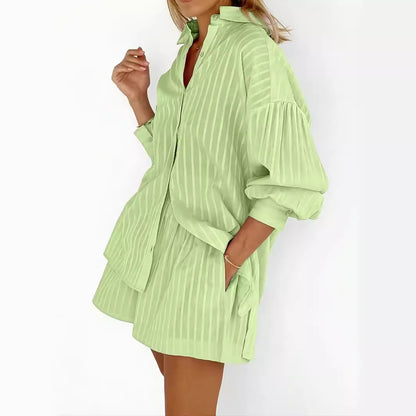 Ensemble chemise à rayures et shorts Chic und Stil pour femmes