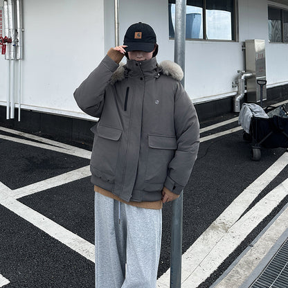 Dame manteau de puffer isolé avec col en fausse fourrure amovible et grandes poches frontales Chic und Stil