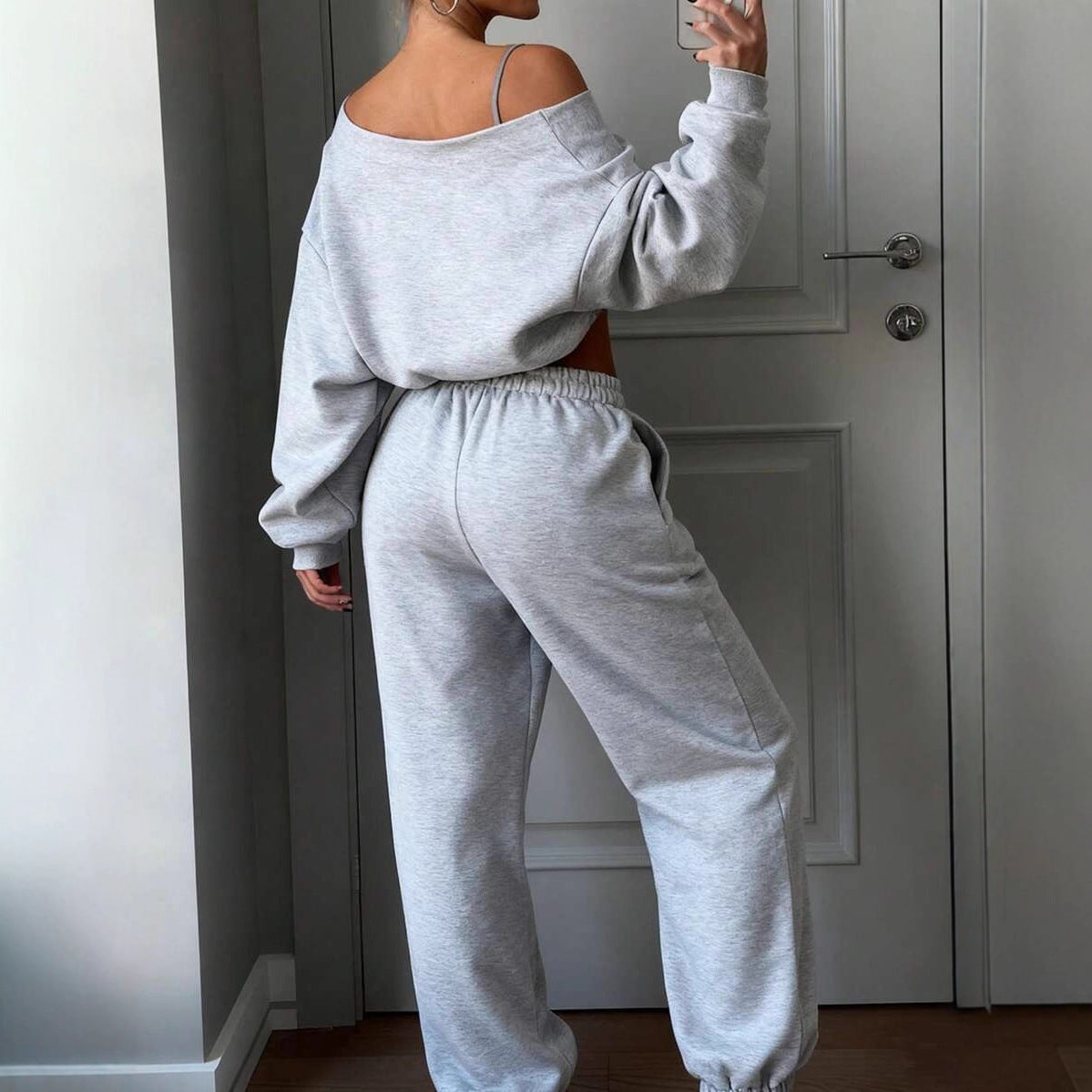 Casual sports jacket for women with crop top and wide pants Chic und Stil