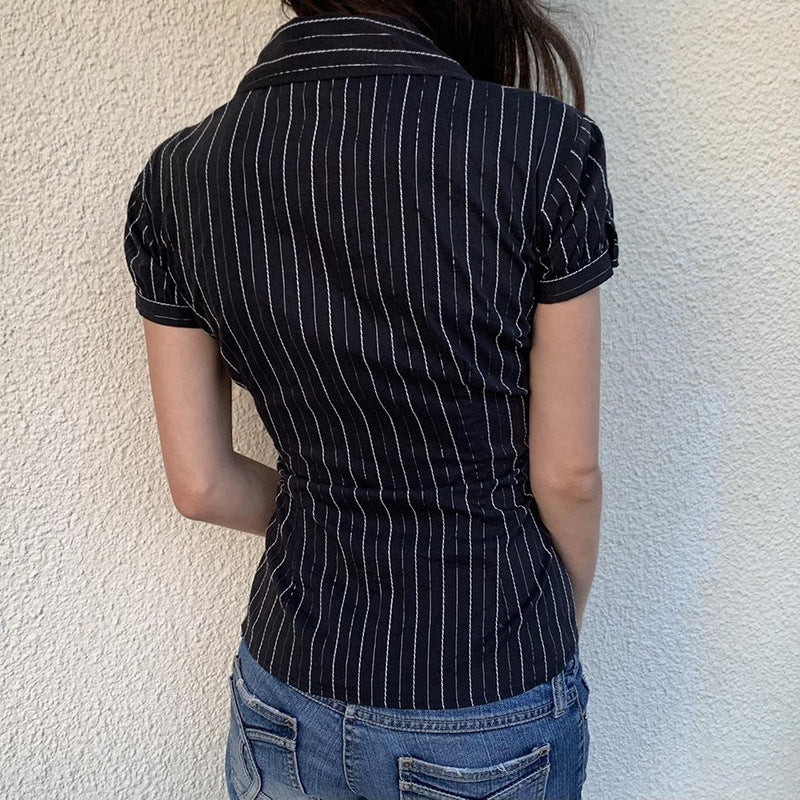 Blouse courte à manches courtes ajustée pour dames avec motif à rayures Chic und Stil
