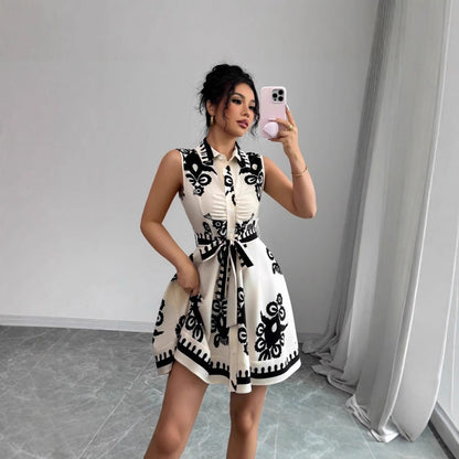 Robe d'été pour femmes avec coupe cintrée Chic und Stil