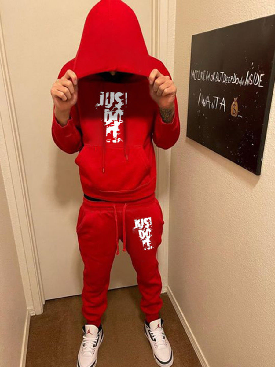 Women's sporty hoodie and jogger pants set with modern logo design Chic und Stil