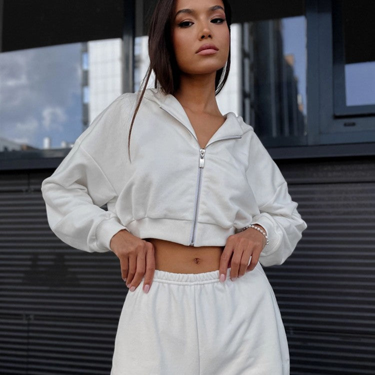 Ensemble de hoodie court et de shorts décontracté pour femmes avec taille élastique Chic und Stil
