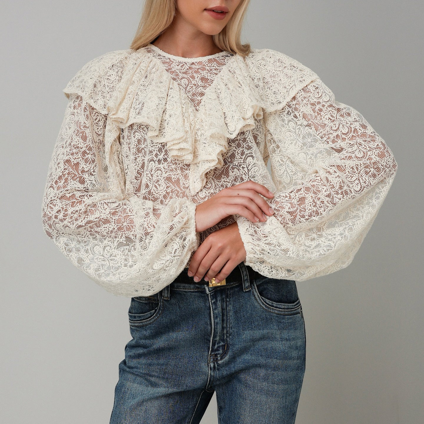 Blouse pour femmes avec volants volumineux et motif en dentelle Chic und Stil